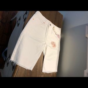 Jessica Simpson White Bermuda Shorts